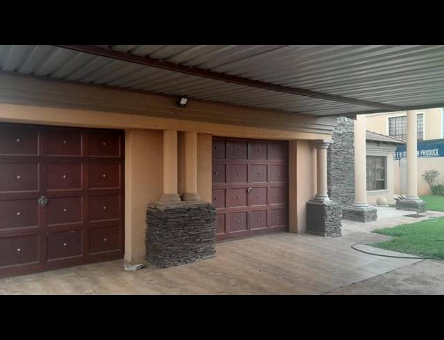 5 BEDROOM HOUSE FOR SALE IN SERALA VIEW